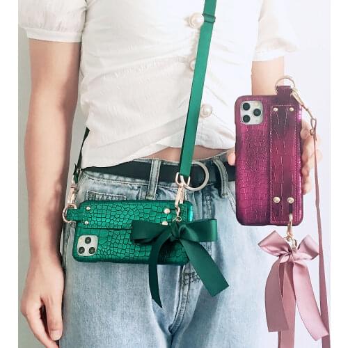 Wrist Strap Hloder Case For iPhone 7 8 6s Plus 11 Pro Xs Max Xr X SE2 Cover Luxury Crocodile Snake Shoulder Strap Crossbody Capa