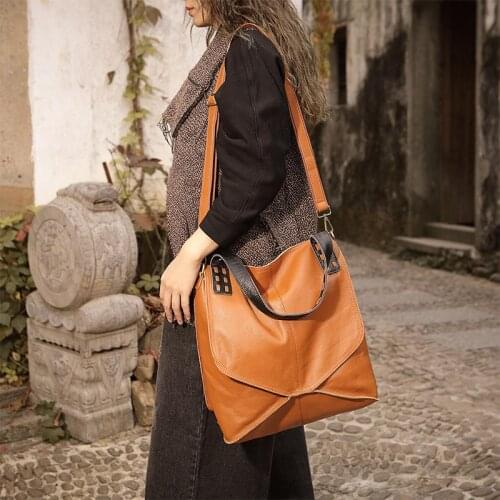 New Cowhide Shoulder Bag Large Capacity Simple Stitching Womens Bag Fashion Trend Portable Messenger Bag Brown Black Car Bags