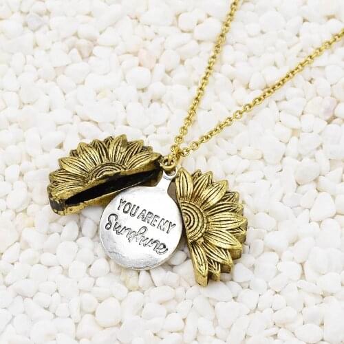 Vintage Gold Metal Sunflower Necklace You Are My Sunshine Open Locket Sunflower Collar Ladys Girls Friends Jewelry Gift