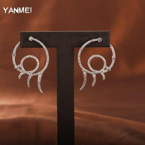 Curved Geometric Fashion Unusual Stud Earrings for Women Movable Exaggerated Exaggerated Jewelry Unique Temperament 2021 Trend