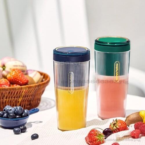Mini Juicer Portable Wireless Charging Juicer Cup 300ml Large Capacity Household Fruit and Vegetable Blender Easy To Clean