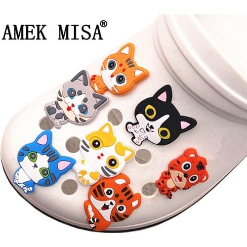 Single Sale 1pcs Lucky Cat Shoe Charms Cartoon PVC Shoe Accessories Shoe Decoration Shoe Buckle for croc jibz Kids Party X-mas