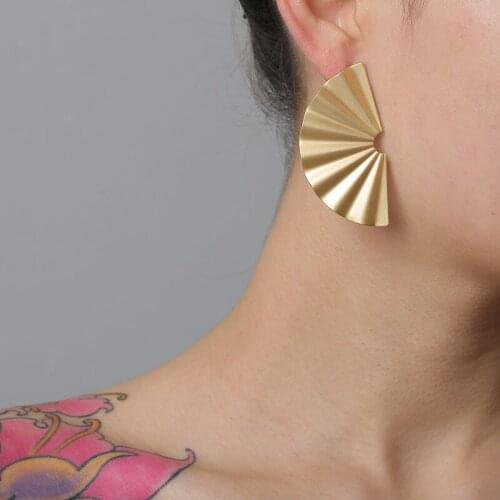 2020 New Trendy Exaggerated Fan-shaped Earrings Ethnic Semicircular Golden Color Stud Earrings Female Jewelry Accessories