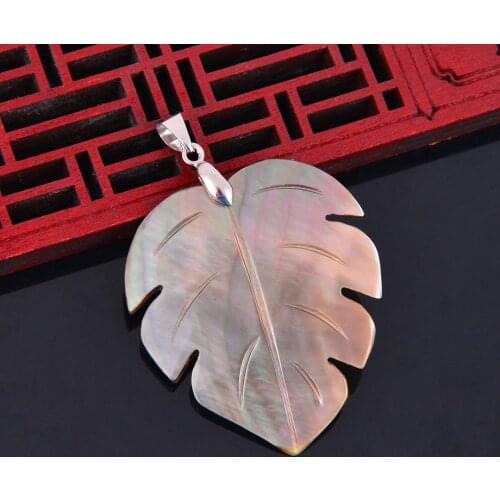 Natural Mother of Pearl White Shell Leaf Shape Unique Color Necklaces Pendant for Women Fashion Jewelry Flat Back D537