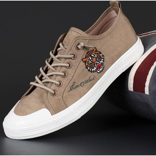 Casual Men Shoes Sneakers Plimsolls Dragon Embroidered Mens Designer Shoes Comfortable China Yellow Sneakers Men Espadrilles