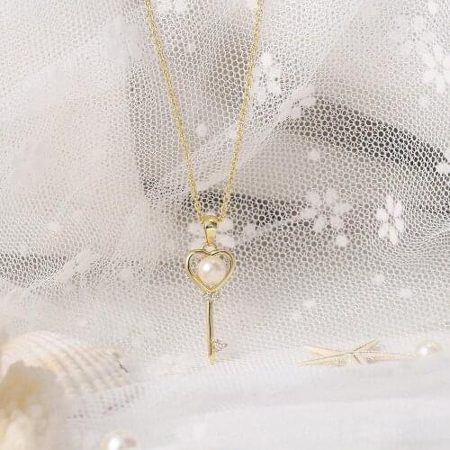 Pendant Necklace For Women Elegant Imitation Pearl Key Shaped Clavicle Chain 3 Color Wedding Gift Fashion Jewelry N156