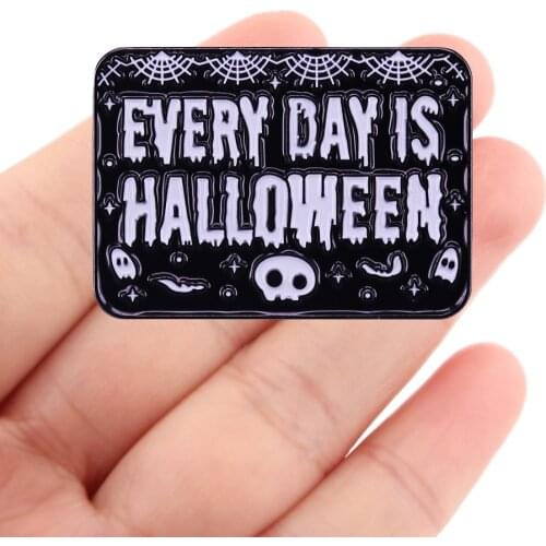 DZ1975 Halloween Enamel Pin Movie Brooches Bag Lapel Pin Cartoon Holiday Badge Backpack Decoration Jewelry Gift Accessories