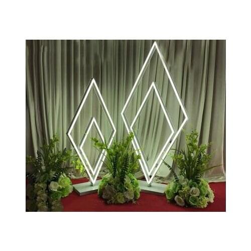 New wedding geometric diamond road guide props double-sided diamond luminous road guide wedding runway site decoration