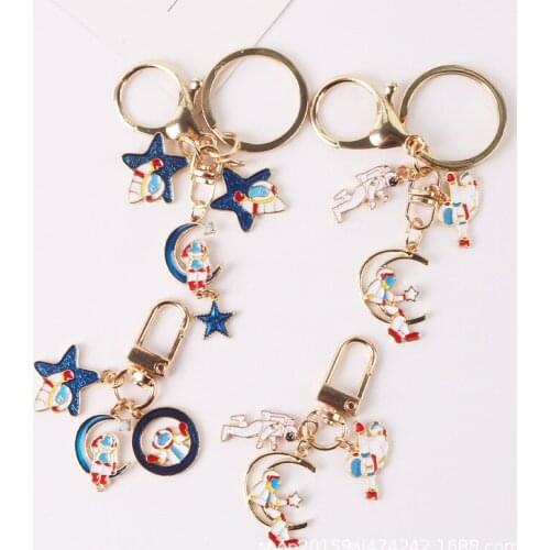 Fashion Cute Keychain Drop Oil Enamel Planet Astronaut Spaceship Star Charm Key Chain Bag Pendant Alloy Buckle Keyring Gift