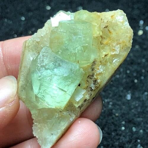 20.2gNatural grass green fluorite and crystal mineral stone home decoration wheel pulse therapy geology teaching collection