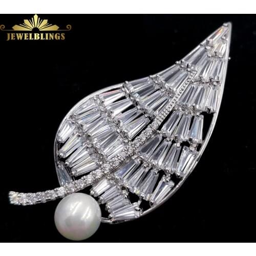 Nature Vintage White Mother of Pearl Deco Baguette Cut CZ Clear Leaf Brooches Pins Pendant Plant Jewelry for Women Sweater Coat