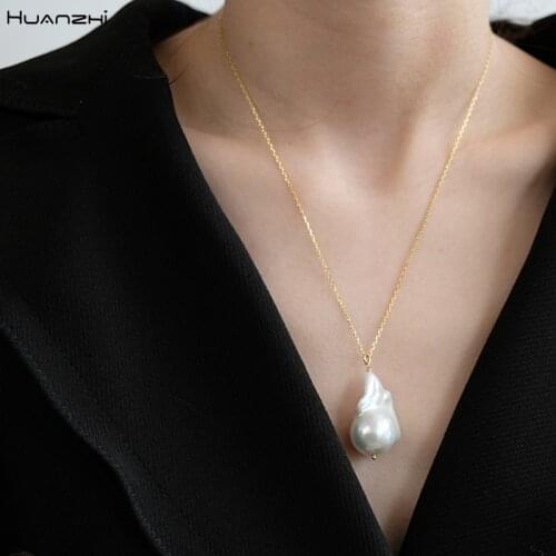 HUANZHI 2019 New Baroque Gold Metal Irregular Imitation Pearls Chain Necklace For Women Girl Party Jewelry Gifts