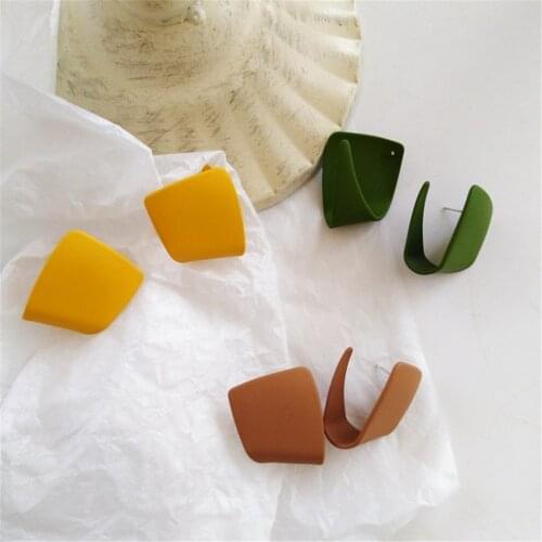 NEW Han Edition Gold Earrings More Than Simple Geometric Color Earrings Irregular Curvature Circle Women Jewelry Accessories