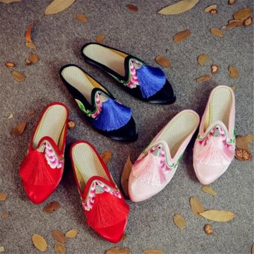 Summer Womens Slip On Mules Shoes Fashion Chinese Embroidered Pointed Lazy Slippers Ladies Walking Shoes Female Designer Slides