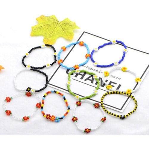 2021 New Korean Cute Flowers Daisy Bracelets Transparent Colorful Beaded Handmade Elastic Wristband for Women Friendship Jewelry