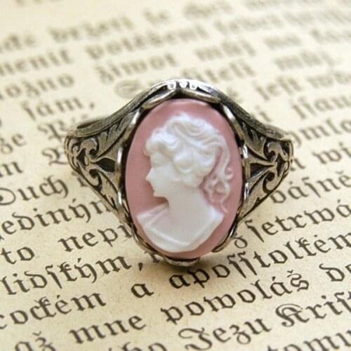 Vintage Womens Rings Carved Cameo Queen Head Portrait Charm Jewelry Female Gift Finger Ring Silver Color Party Accessories