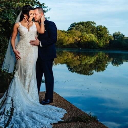 Sexy Mermaid Wedding Dresses 2021 Sleeveless Bridal Gown Illusion Back V Neck Chaple Train Applique White Plus Size Bride