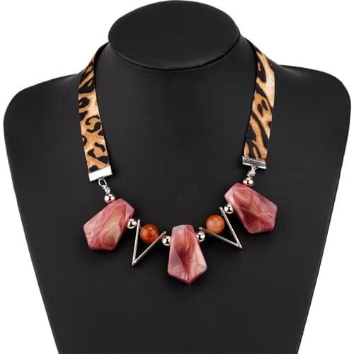 8Seasons Fashion Necklace Gray Vintage Acetic Acid Resin Geometric V Leopard Fabric Chain Statement Sweater Chain,1 Piece