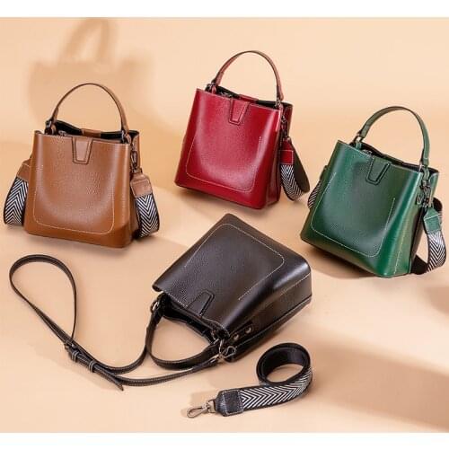 Leather Bucket Bag Womens 2021 New Fashion Temperament Head Layer Cow Leather Portable Single Shoulder Messenger Bag Women