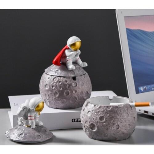 Cartoon Creative Astronaut Ashtray With Lid Aerospace Dream Series Home Decoration Niche Planet Astronaut Ornaments