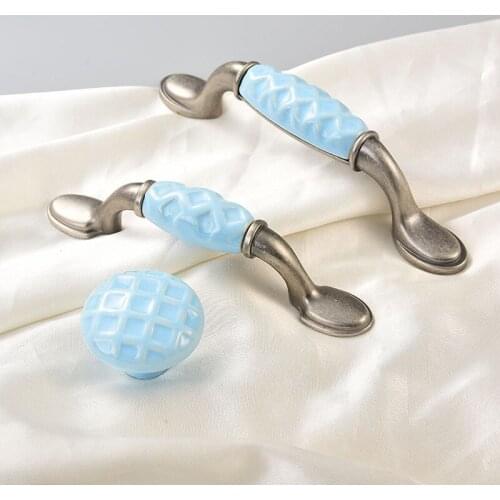 2.99"Childrens room ceramic heart-shaped handle European-style simple large wardrobe door cabinet kitchen door drawer