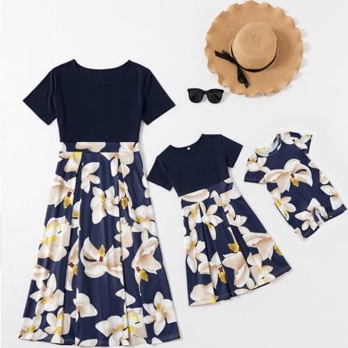 PatPat 2021 New Arrival Summer Floral Print Round-neck Short-sleeve Dresses for Mommy and Me Clothes