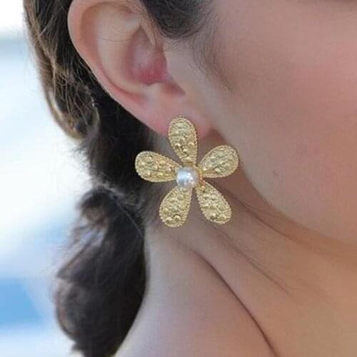 Docona Vintage Pearl Flower Stud Earrings for Women Elegant Gold Color Floral Earrings Charming Jewelry Party Gift 17898