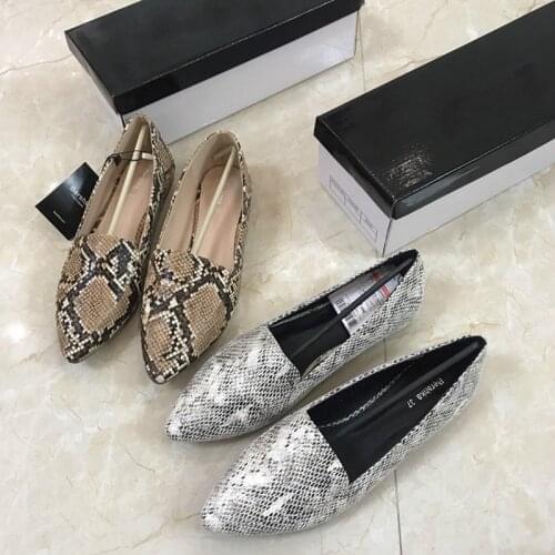 Womens flat Shoes autumn 2019 New Fashion Serpentine Flat-soled Single Shoes Large Size Womens Shoes 41