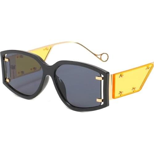 2021 Fashion Oversize Gradient Sunglasses For Women Vintage Alloy Chain Frame Rivet Square Sun Glasses Female Elegant Shades