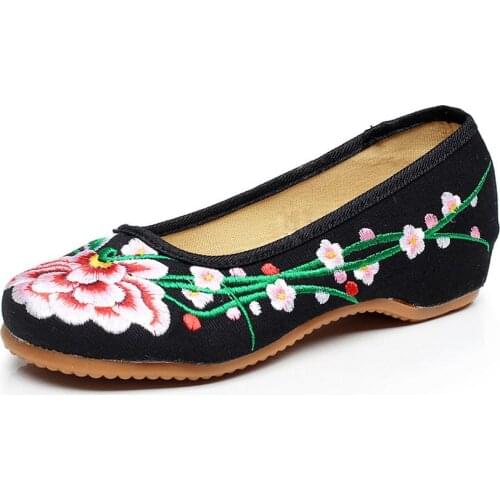 Retro Handmade Plum Embroidered Ladies Casual Ballet Shoes Vintage Leisure Women Slip On Old Beijing Soft Denim Cotton Flats