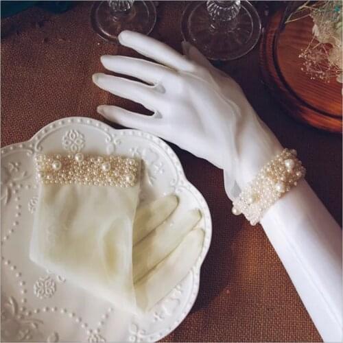 2019 Pears Beaded Wedding Gloves Short Women Bridal Gloves Wrist Length Finger Wedding Accesorios
