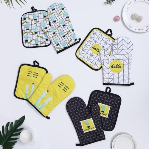 2pcs Cute Oven Mitts Cotton Heat Resistant Microwave Oven Glove Non-slip Pad Baking BBQ Potholders Kitchen Baking Accessories