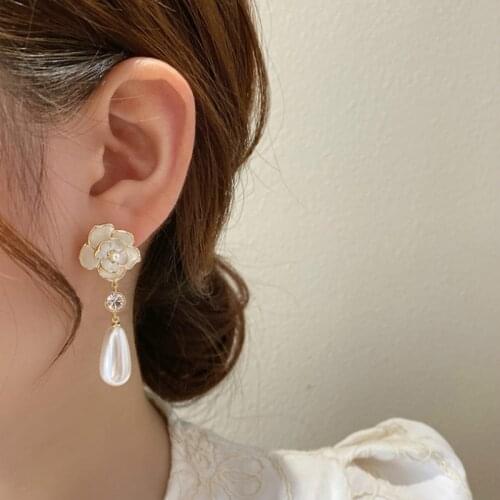 2021 South Korea New Exquisite Flower Earrings Fashion Temperament Water Drop Pearl Earrings Elegant Womens Jewelry