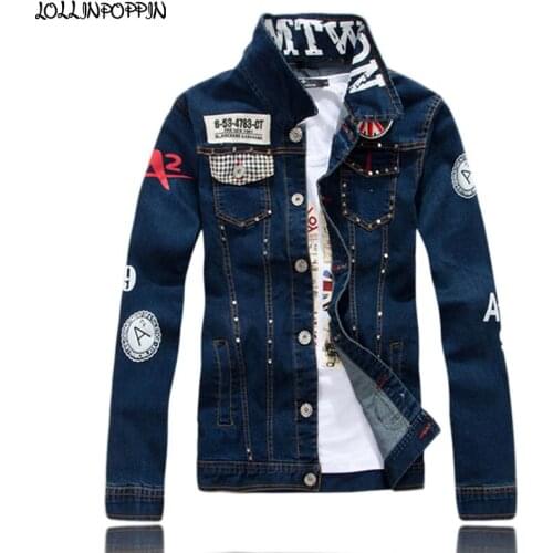 Men Riveted Deep Blue Denim Jacket Embroidery Badges Embellished Punk Men Jean Jacket Chest Pockets Denim Coat