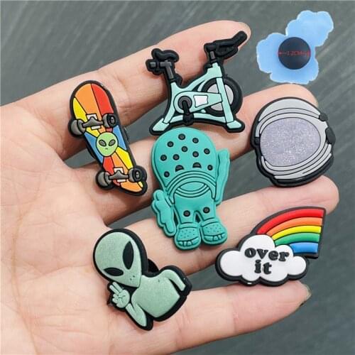 Single Sale UFO Alen Rainbow GYM Scooter PVC Shoe Charms Shoe Decoration Diy Backpack Wristbands Croc Jibz Shoes Kids Party Gift