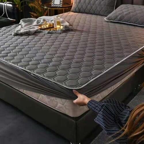 Solid Color Luxury Soft Velvet Latex Quilted Mattress Cover Thicken Short Plush Bed Pad Protector Cover Not Including Pillowcase