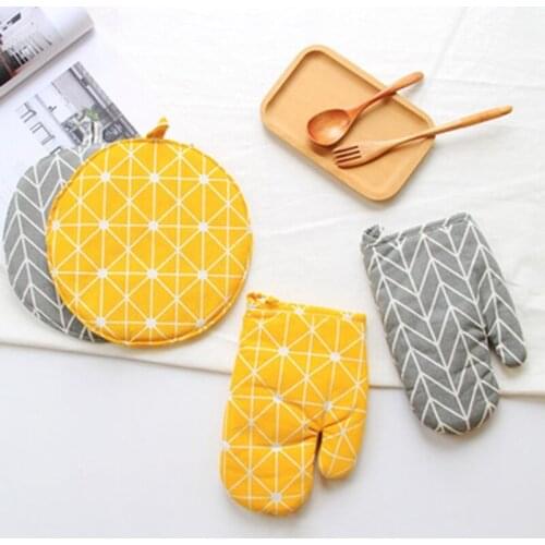 Set of Oven Mitt and Heat Resistant Pot Holder Pad Protective Oven Gloves the Goods for Kitchen Cooking Baking