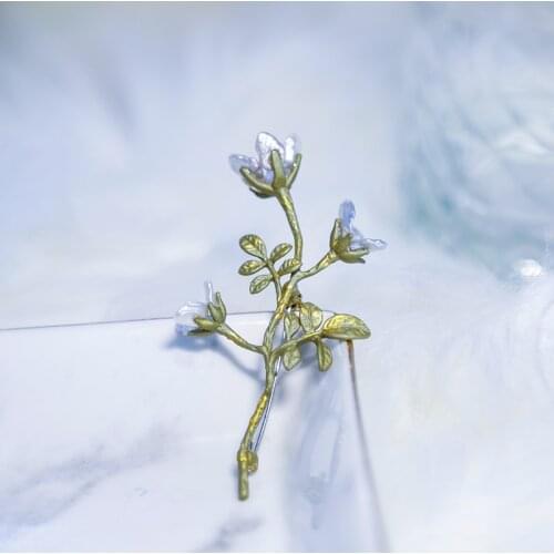 Vanssey Fashion Jewelry Rose Flower Natural Irregular Pearl Green Coating Brooch Pins Party Accessories for Women 2020 New