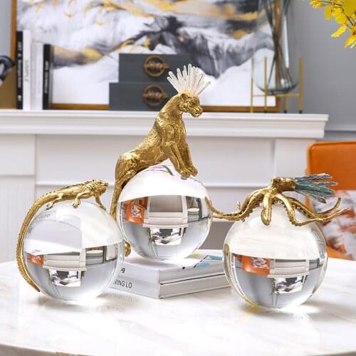 Modern Brass Lizard Octopus Leopard Lying On Crystal Ball Crafts Desktop Ornaments Creative For Office Home Decor Crystal Gift