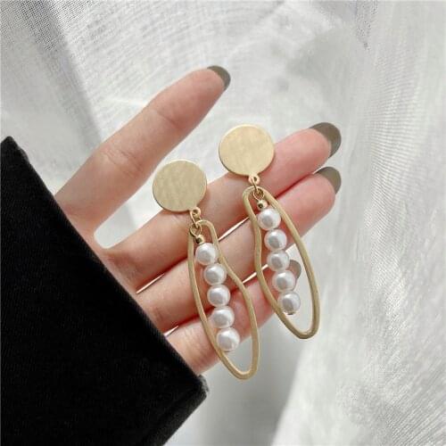 Gold Color Irregular Oval Geometric Clip on Earrings Elegant Temperament Imitation Pearls Long Clip Earrings Without Piercing