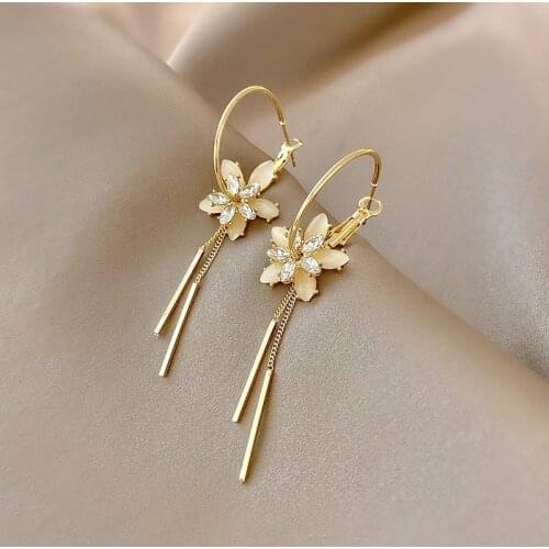 2021 New Long Tassels Flowers Temperament Fashion Women Drop Earrings Contracted Fine Crystal Senior Trend Joker Earrings