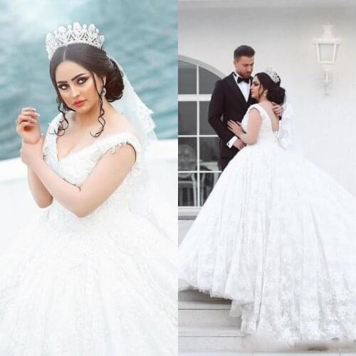 Modern Arabic Ball Gown Puffy Wedding Dresses V-neck Sleeveless Lace Appliques Long Chapel Train