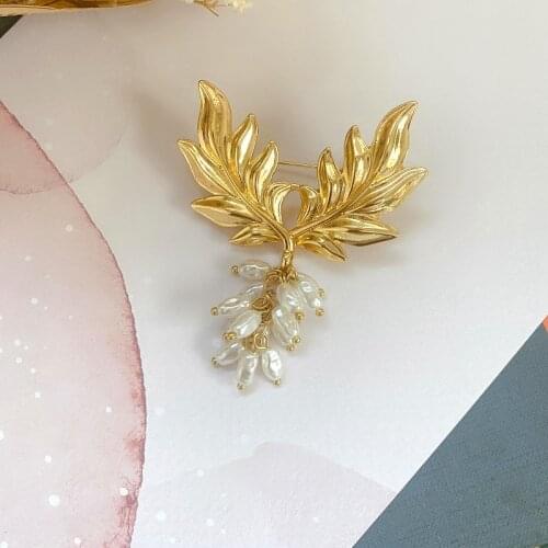 Back to medieval European jewelry vintage western antique leaf texture gold brooch pin