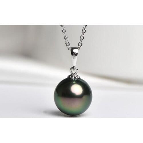 Tahitian black pearl pendant necklace