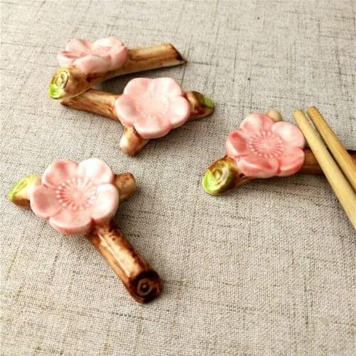 50pcs Plum blossom Ceramic Chopsticks Holder Japanese Kitchen Chopsticks Pillow Chopstick Rest Cute Kitchen Tableware