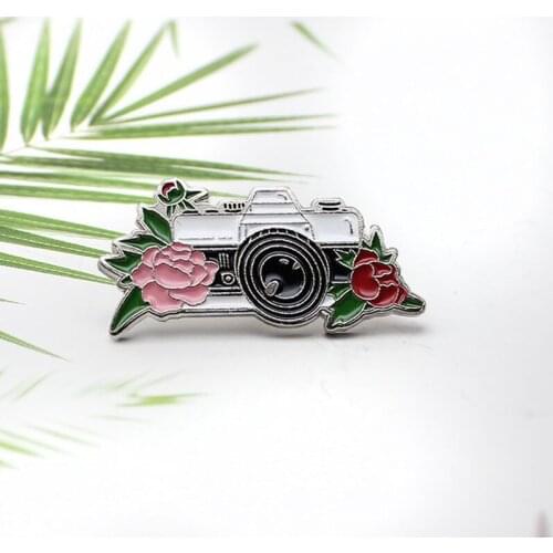 Cartoon Camera enamel Brooch Plant flowers outdoors camera Enamel Pins Photography Lovers Alloy Lapel Badge Jewelry brosch