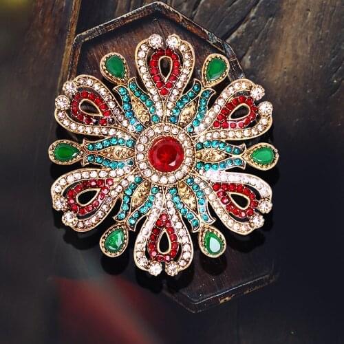 Baroque Court Retro Brooches Hollow Out Crystal Rhinestone Badge Brooch Suit Coat Lapel Pin Fashion Christmas Dress Accessories