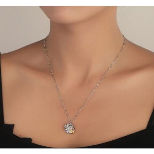 Two -Tone 3D Gold Ladybird Daisy Pendant Necklaces for Girls Women Dainty Flower Animal Jewelry Gift