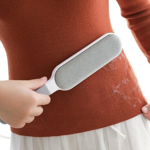 Household bed sheets, carpets, clothes dusting brush, convenient and clean free, can reuse the household essential artifact