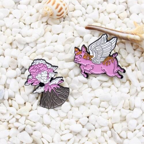 Creative Volcanic Eruption Fashion Flying Pig Wings Flying Cartoon Design Alloy Brooch Ins Trend Wild Badge Clothing Accessories